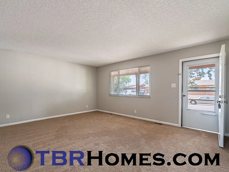 14435 Olmsted Dr — Photo 3