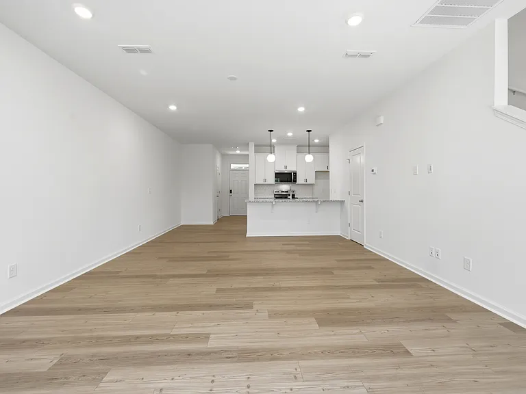 210 Parker Ln — Photo 17