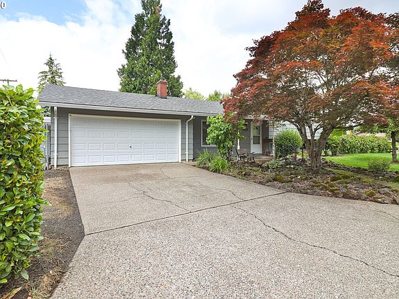 2nd image of 6221 SE Aspen St