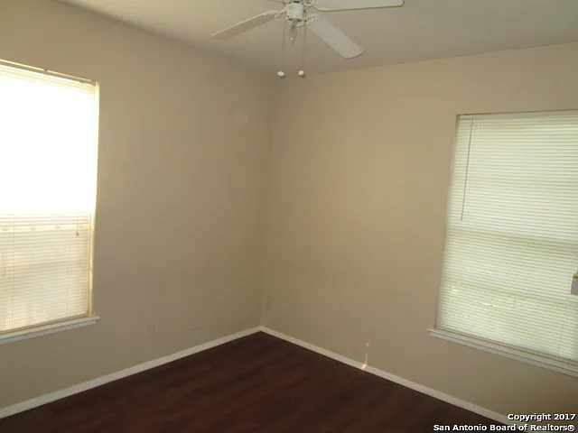 503 Yellow Wood Dr — Photo 5