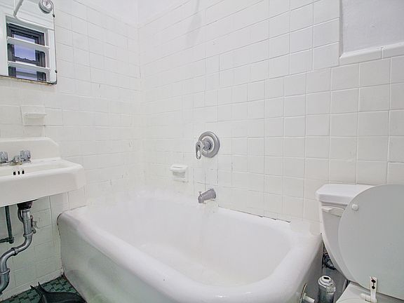 5th image of 167 W 71st St APT 11