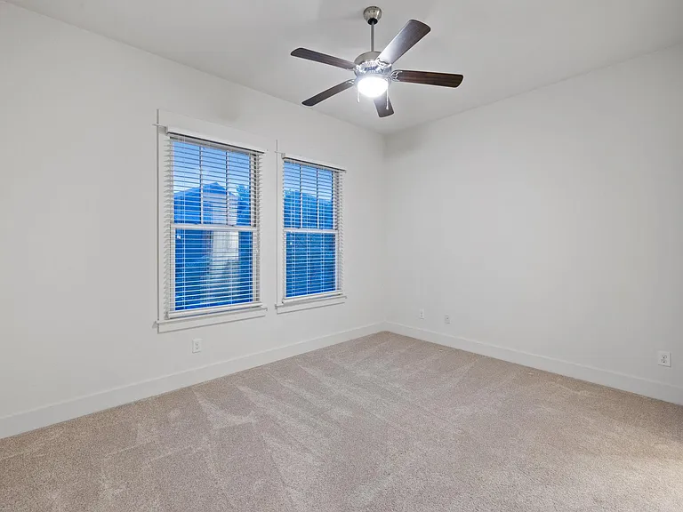 2217 Seabiscuit Cv #105 — Photo 22