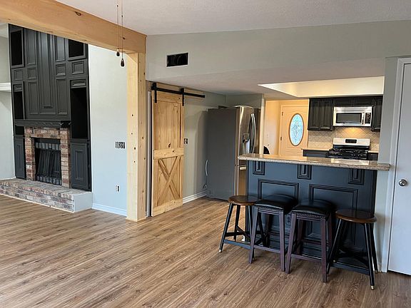 2nd image of 658 Warsaw Dr #Up