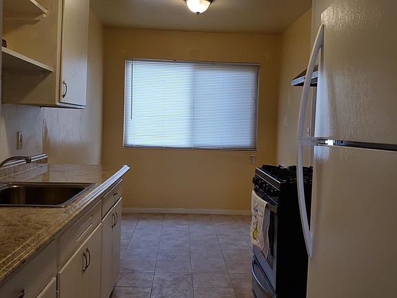3rd image of 20839 Garden Ave