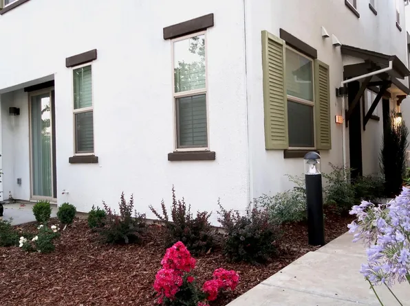 489 Tailoff Ln, Sacramento, CA 95818