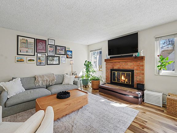 5th image of 2812 Claremont Dr