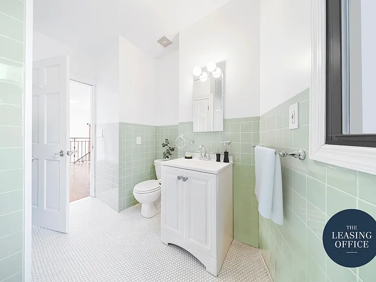 118 E 18th St #8 — Photo 10