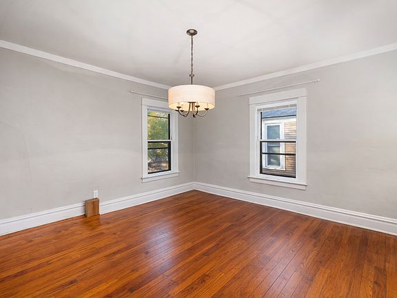 3rd image of 1114 E Fulton St #2