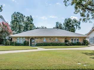 2808 Wood Wind Dr, Pantego, TX 76013