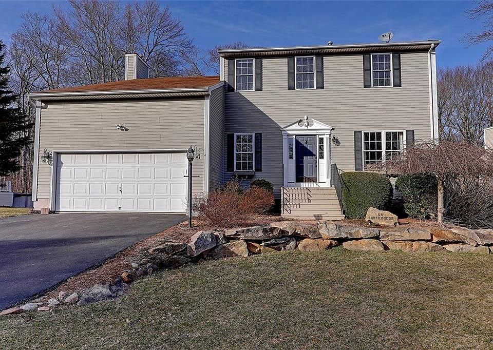 1st image of 64 S Woods Dr