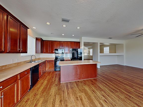3rd image of 19554 Timberbluff Dr