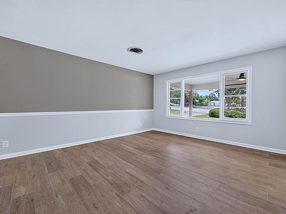 5th image of 2810 Nancy St