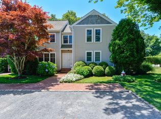 425 Hampton Rd APT 18, Southampton, NY 11968