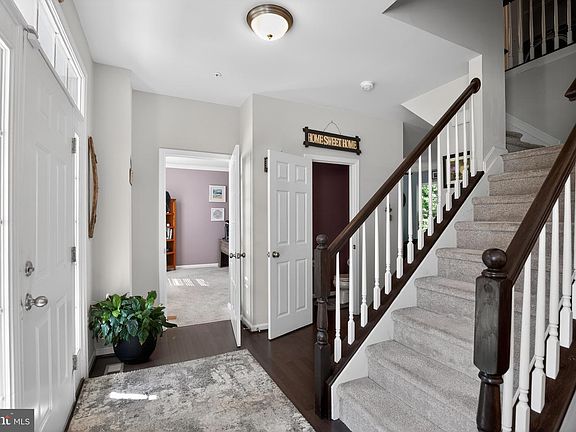 4th image of 485 Sylvan Pl