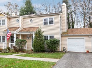 13 Smith Cmns, Yaphank, NY 11980