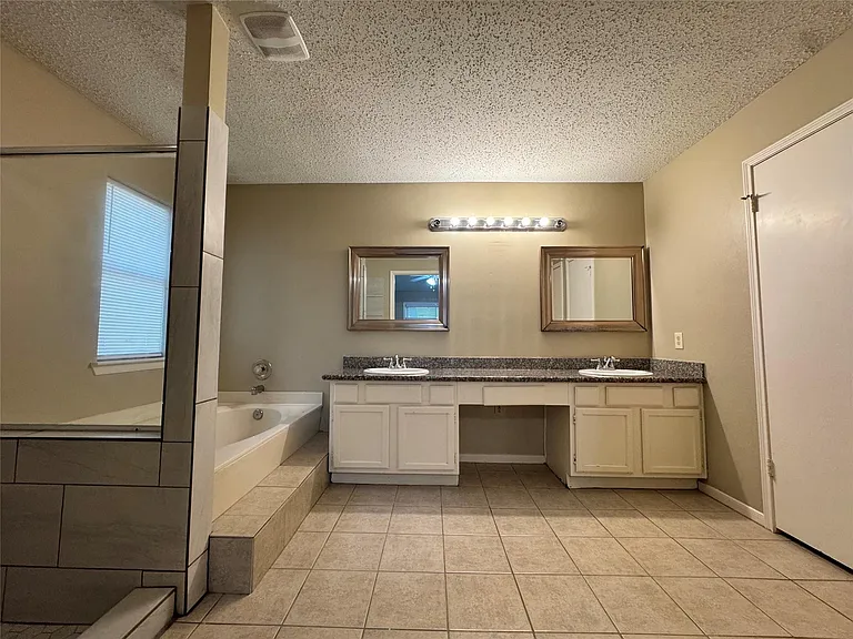 11 Cottage Grove Pl — Photo 21