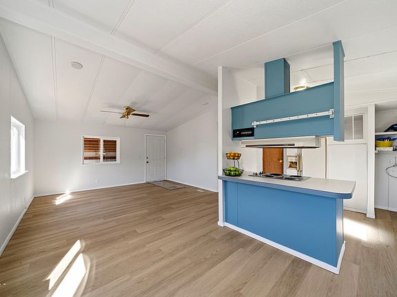 5th image of 1016 S Dolphin St