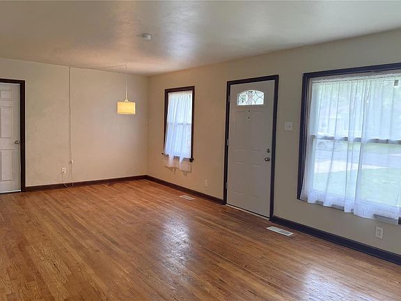 2nd image of 225 Saint Regis Ln