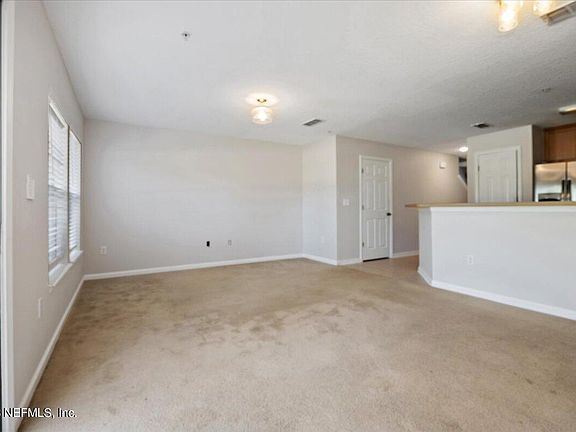 5th image of 871 S Black Cherry Dr