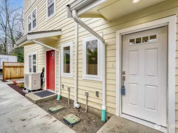 3403 S 144th Lane, Tukwila, WA 98168