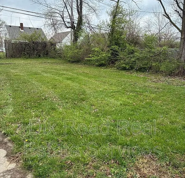 729 Cleverly Rd — Photo 4