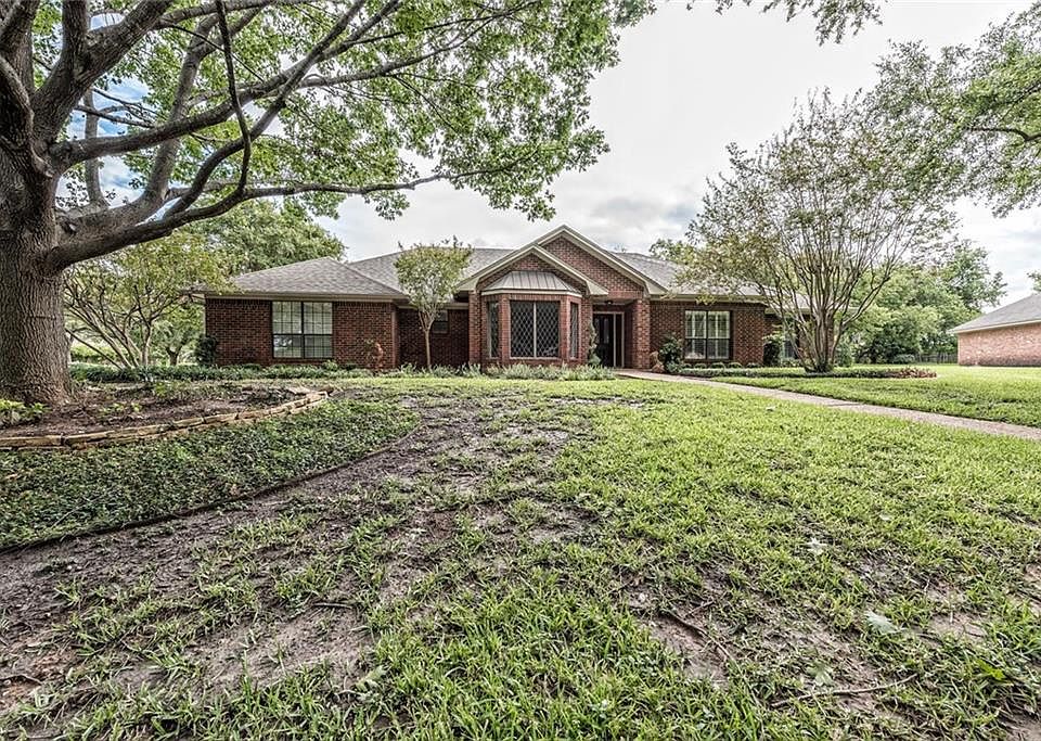 1st image of 9501 Oak Springs Dr