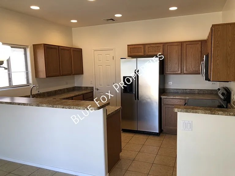 7651 E Majestic Palm Ln — Photo 2
