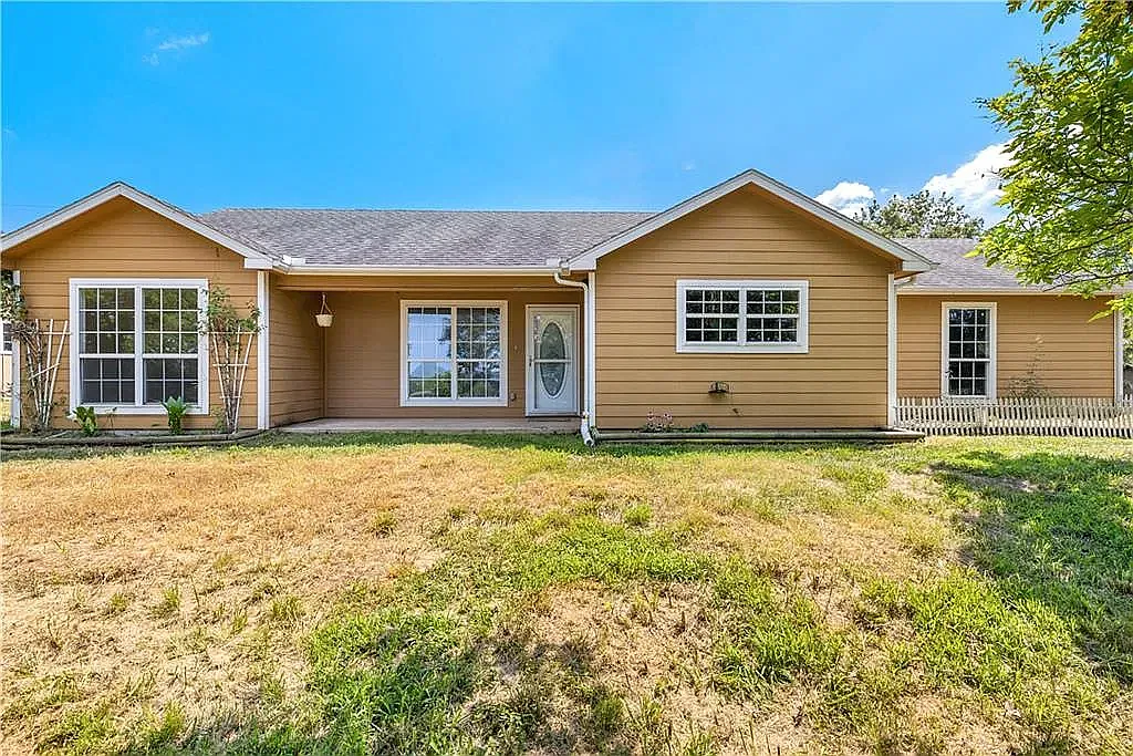 3 bed, $1,750 — Photo 1