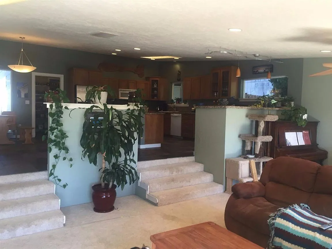 1608 Stardust Way photo 1