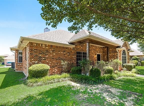 3rd image of 104 Cottonwood Trl