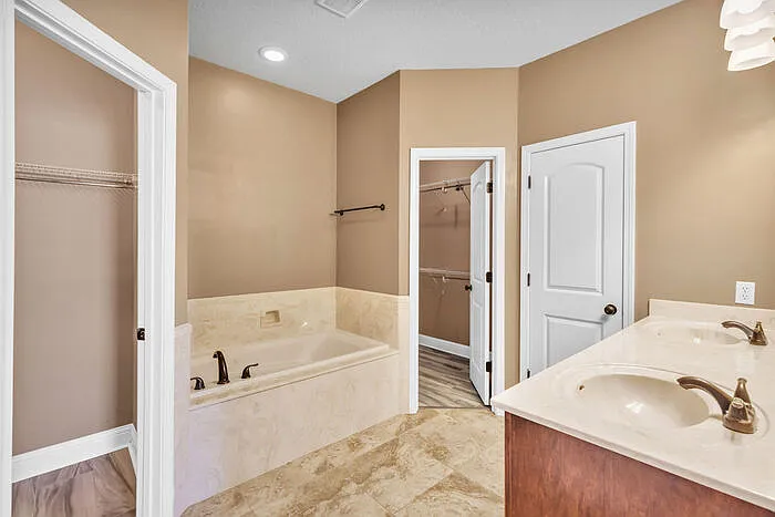 62 Tantallon Dr — Photo 19