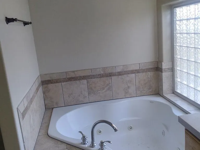 Master Bathroom Jetted Tub