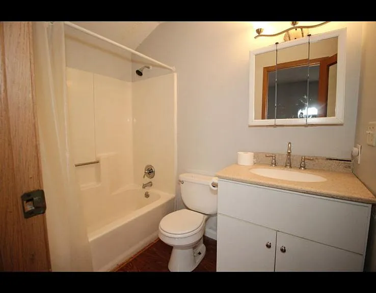 700 N Adelaide St #112 — Photo 9