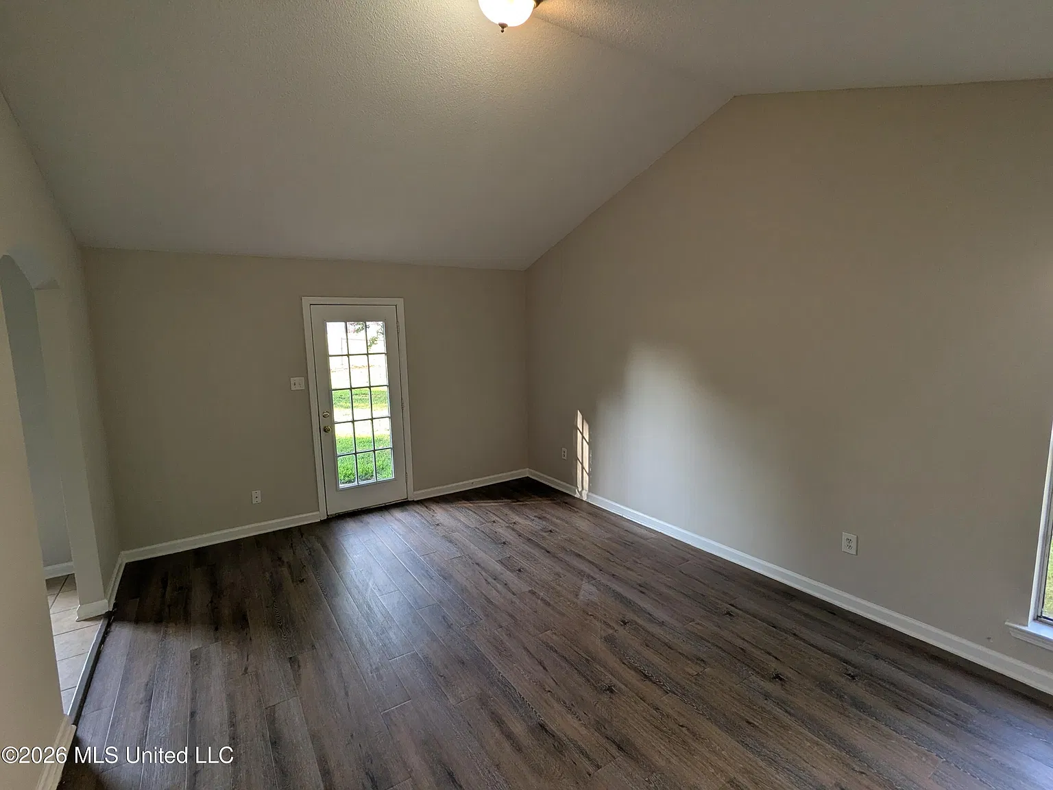 3 bed, 2.0 bath, 1207 sqft, $1,395 — Photo 4