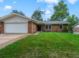 1004 Bridgeport Dr, Ballwin, MO 63011