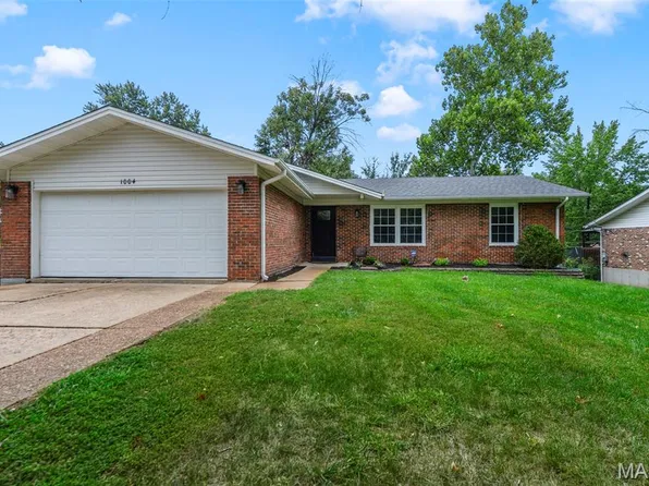 1004 Bridgeport Dr, Ballwin, MO 63011