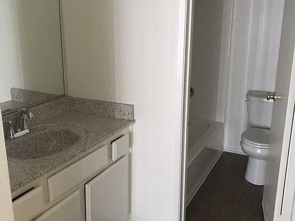 4th image of 9 Loma Ave #7