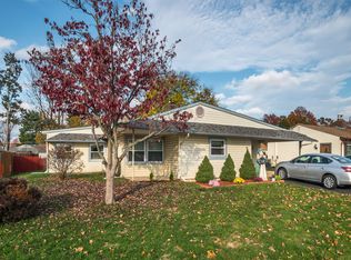 15 Swan Ln, Levittown, PA 19055
