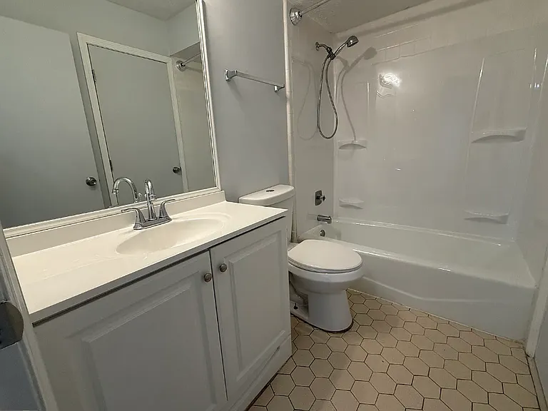 104 Peachtree Ct #A — Photo 5