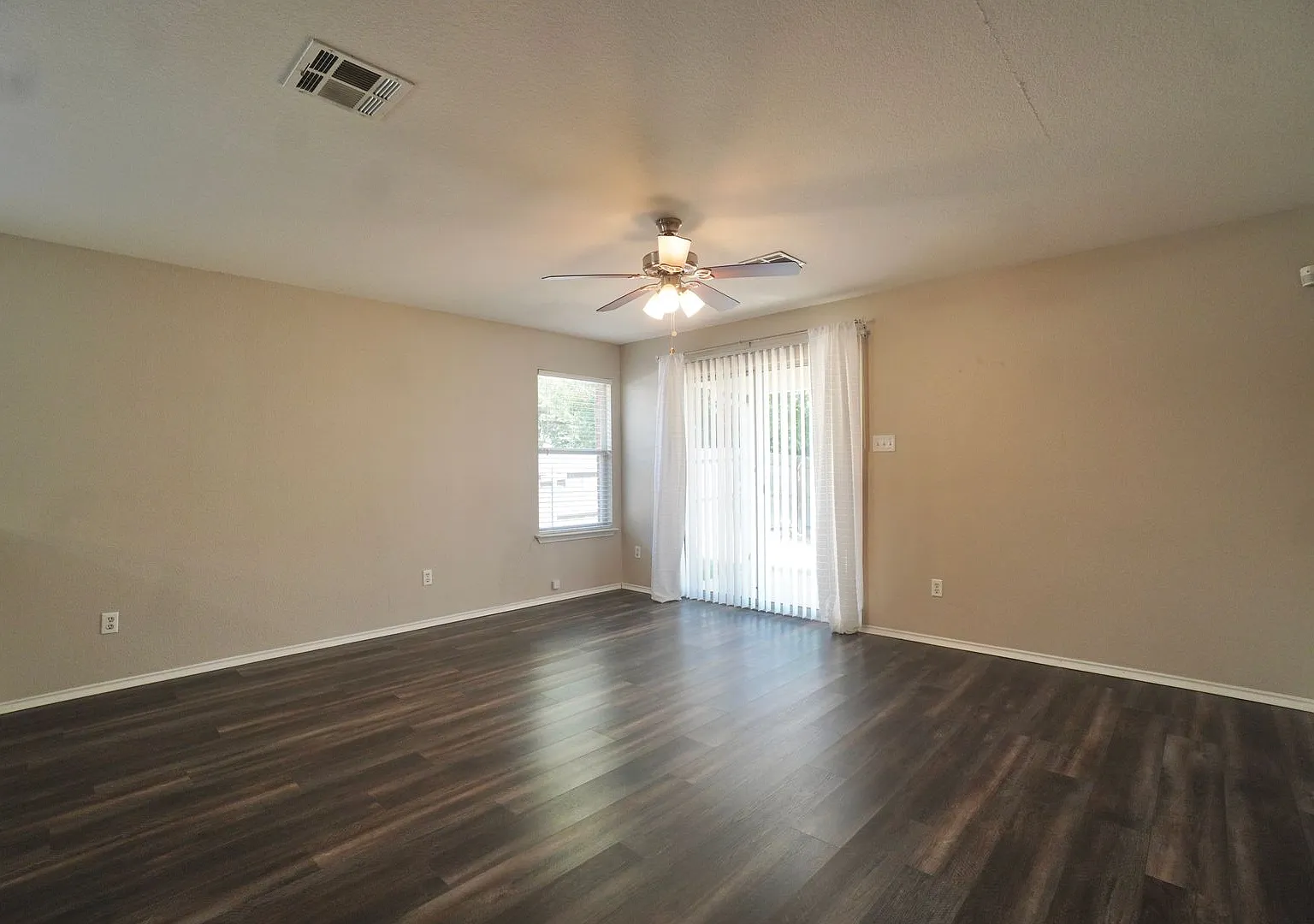 Austin 3BR/2BA Home with Office & Private Backyard — Photo 3