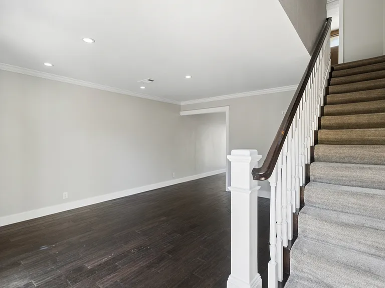 2550 Elden Ave #B — Photo 5