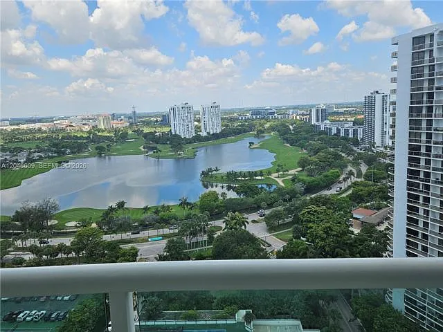 3 bed, 3.5 bath, $9,000 — Photo 4