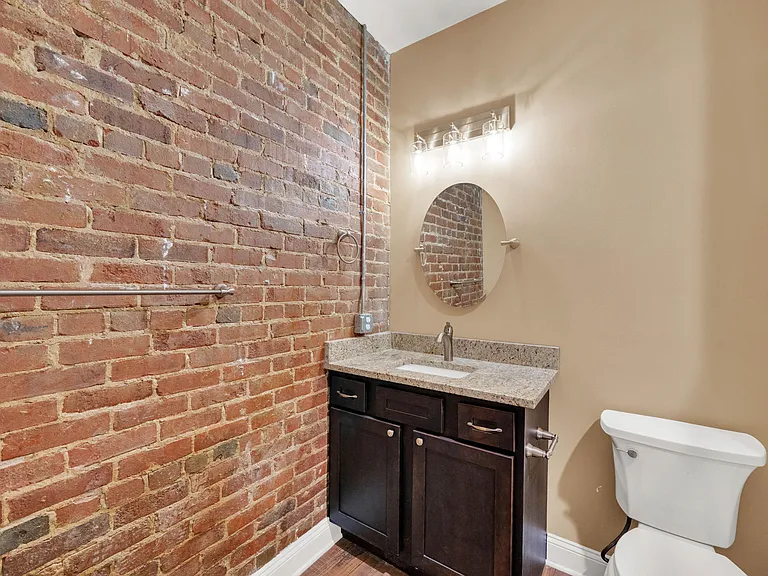 214 Broad St #H — Photo 11