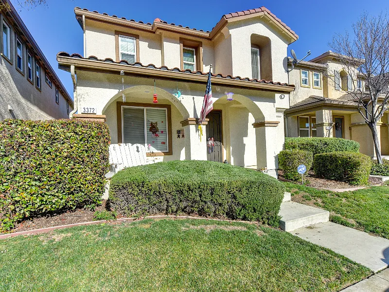 3372 Paumanok Way photo 1