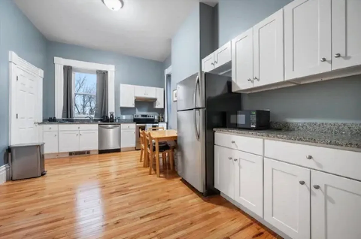 1 bed, 1000 sqft, $1,575 — Photo 4