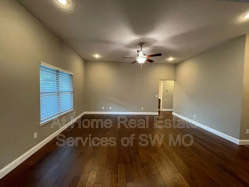 4 bed, 2.0 bath, 1820 sqft, $2,200 — Photo 4