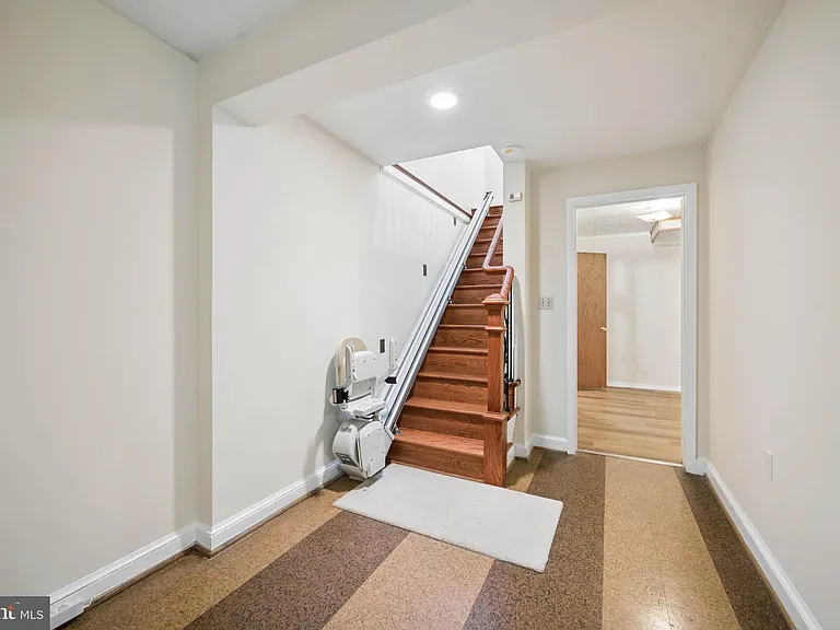7016 Hopewood St — Photo 47