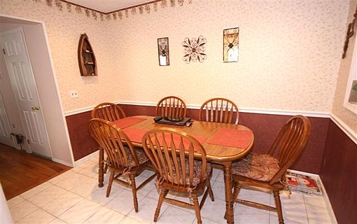 2ND PART OF THE EAT IN KITCHEN