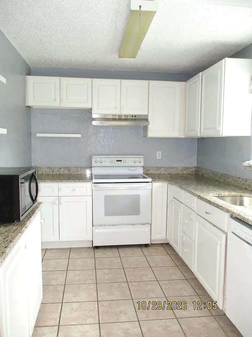 Your Daytona Beach Homewith Room to Enjoy the Outdoors! 3 Bedrooms | 2 Bathrooms — Photo 2
