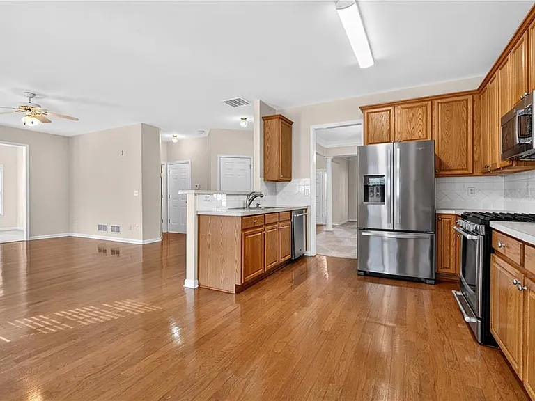 2311 Ravinia Ct NE — Photo 13